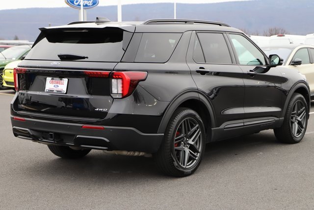 Used 2025 Ford Explorer ST-Line w/ ST-Line Street Pack image 6
