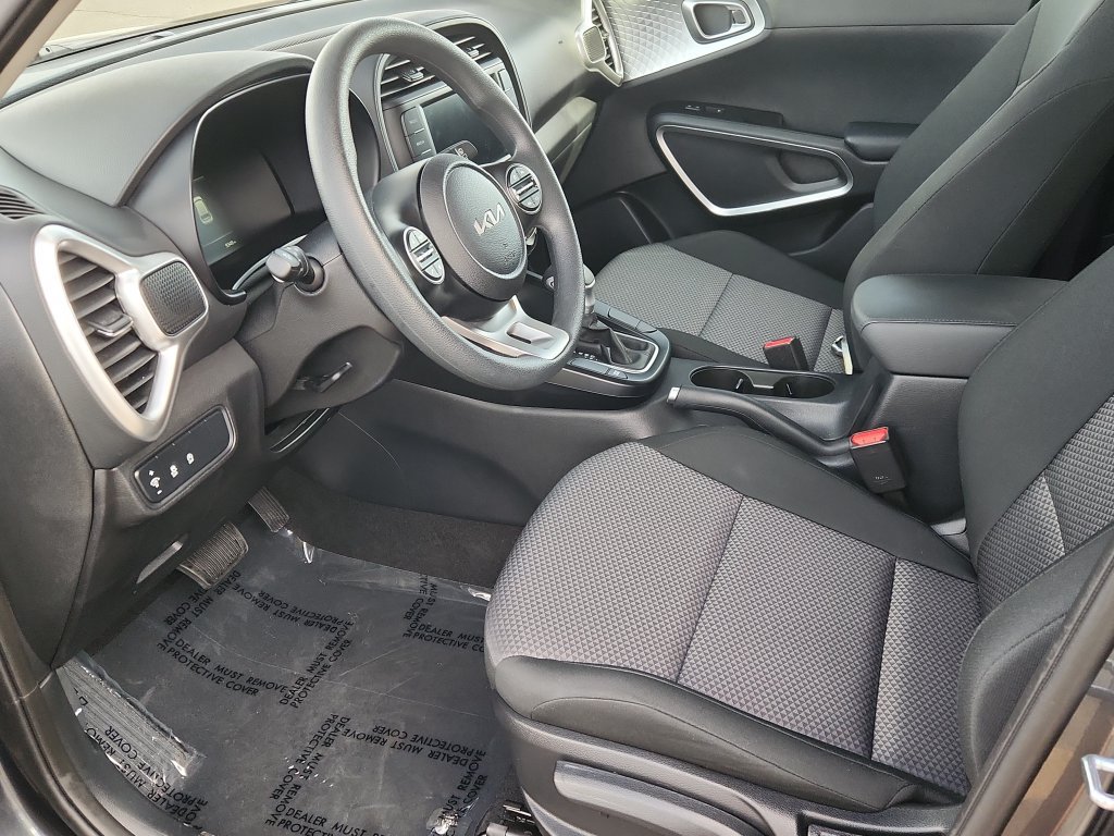 Used 2025 Kia Soul LX FWD image 7