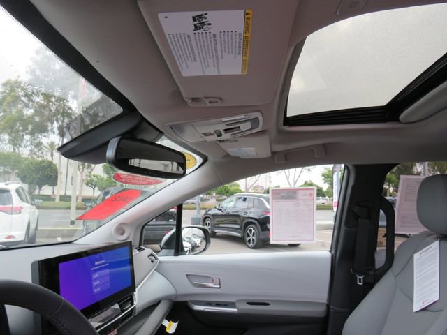 Certified 2026 Toyota Sienna XLE image 38