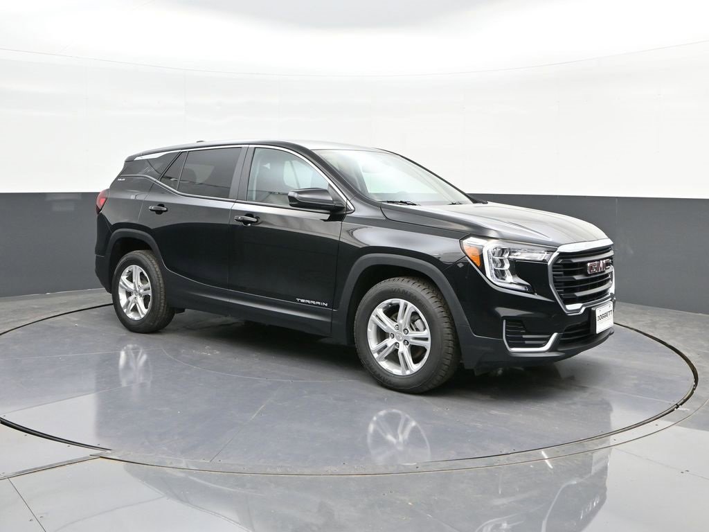 Used 2024 GMC Terrain SLE image 17