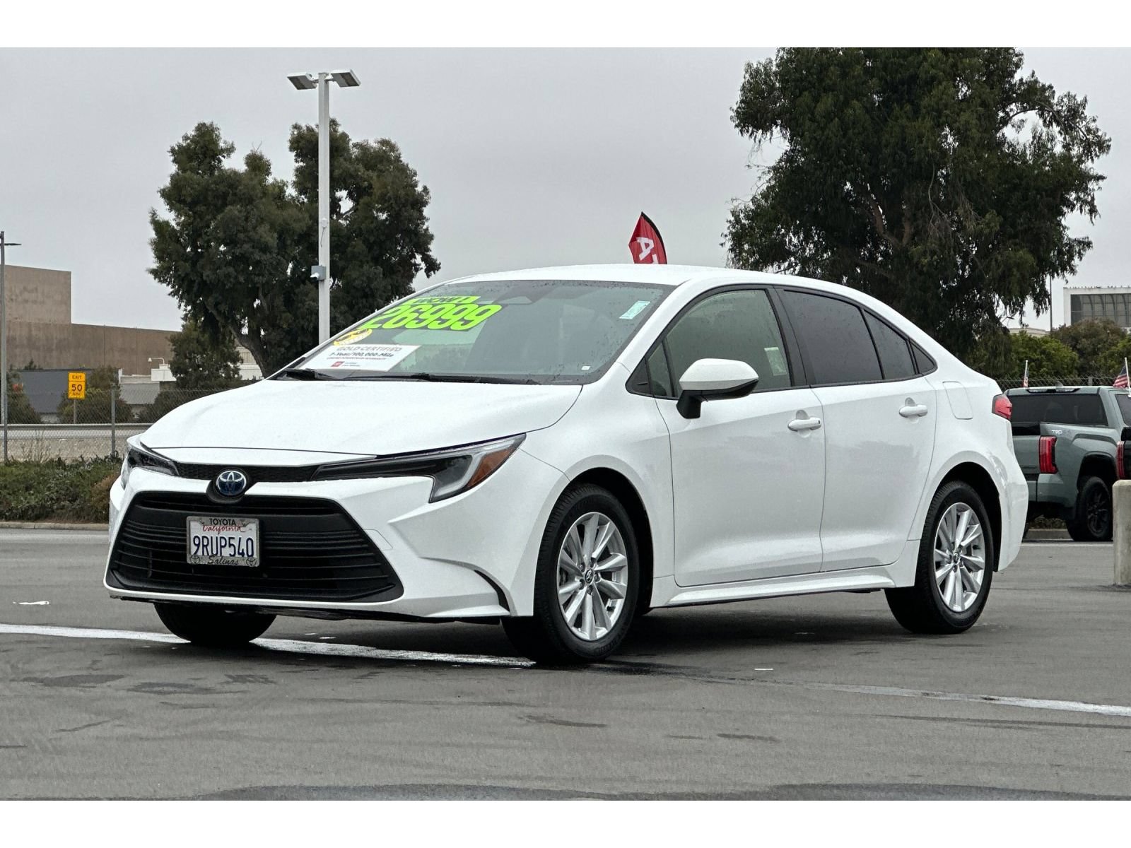 Used 2025 Toyota Corolla LE w/ LE Premium Package FWD image 8