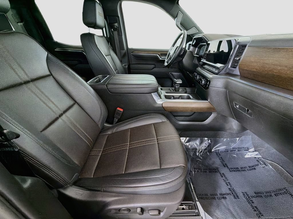 Used 2024 Chevrolet Silverado 1500 High Country w/ Technology Package AWD/4WD image 26