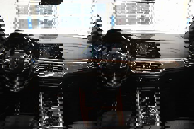 Used 2023 BMW X5 xDrive40i w/ M Sport Package image 5