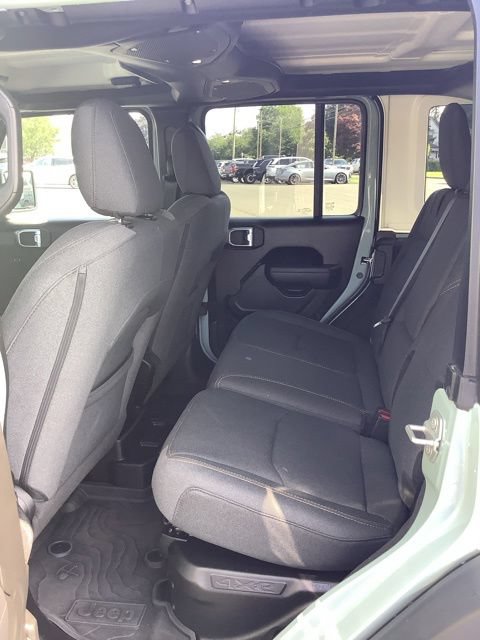 Certified 2024 Jeep Wrangler Unlimited AWD/4WD image 19