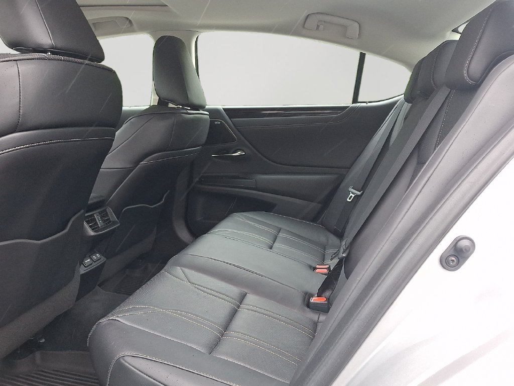 Used 2021 Lexus ES 300h w/ Accessory Package FWD image 8