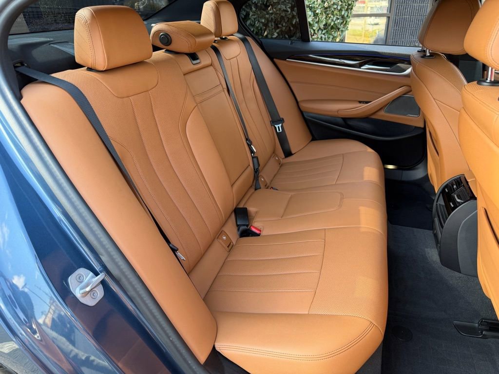 Used 2023 BMW 540i xDrive w/ M Sport Package image 40
