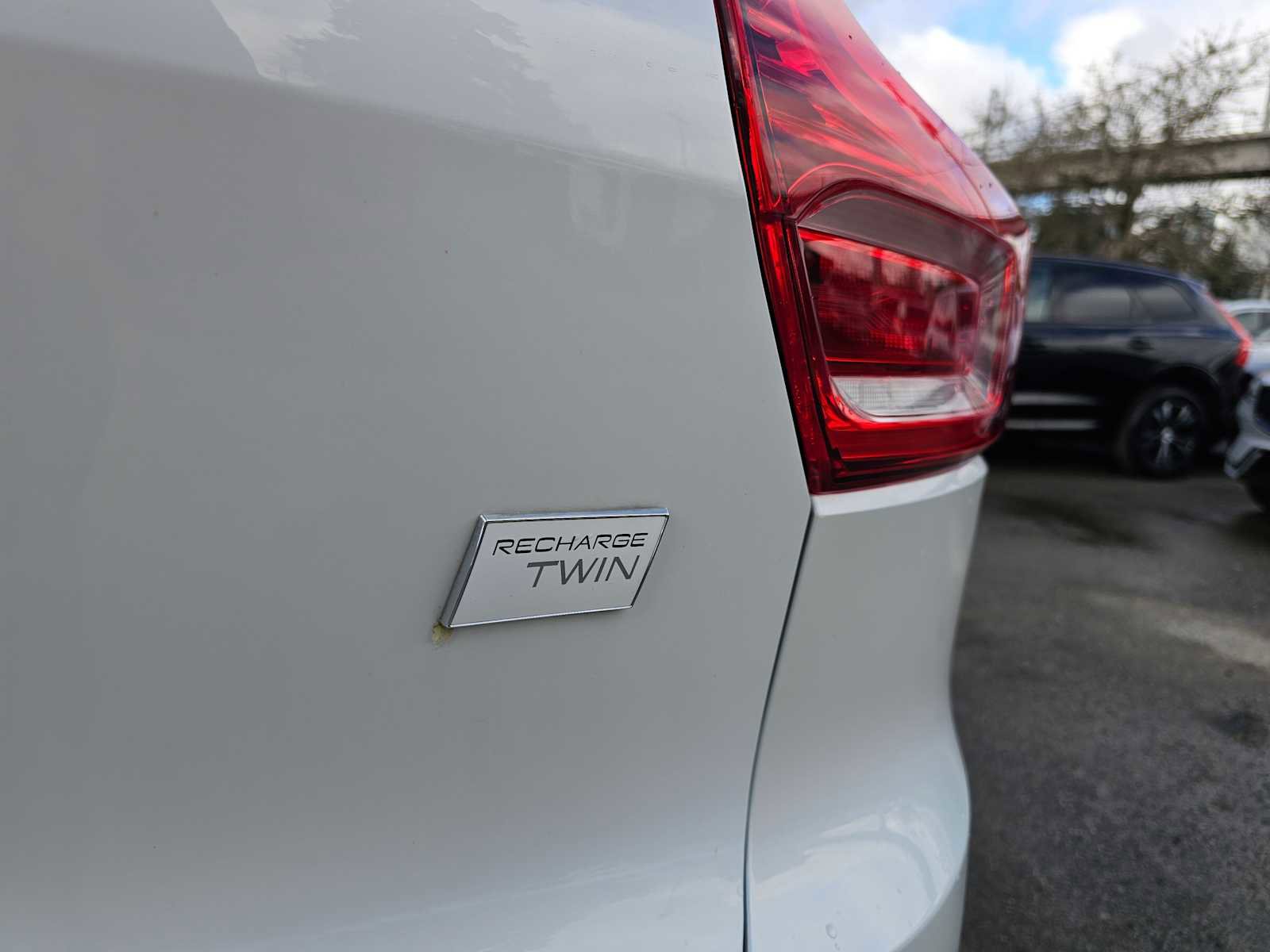 Used 2024 Volvo XC40 Recharge Ultimate w/ Protection Package Premier image 17