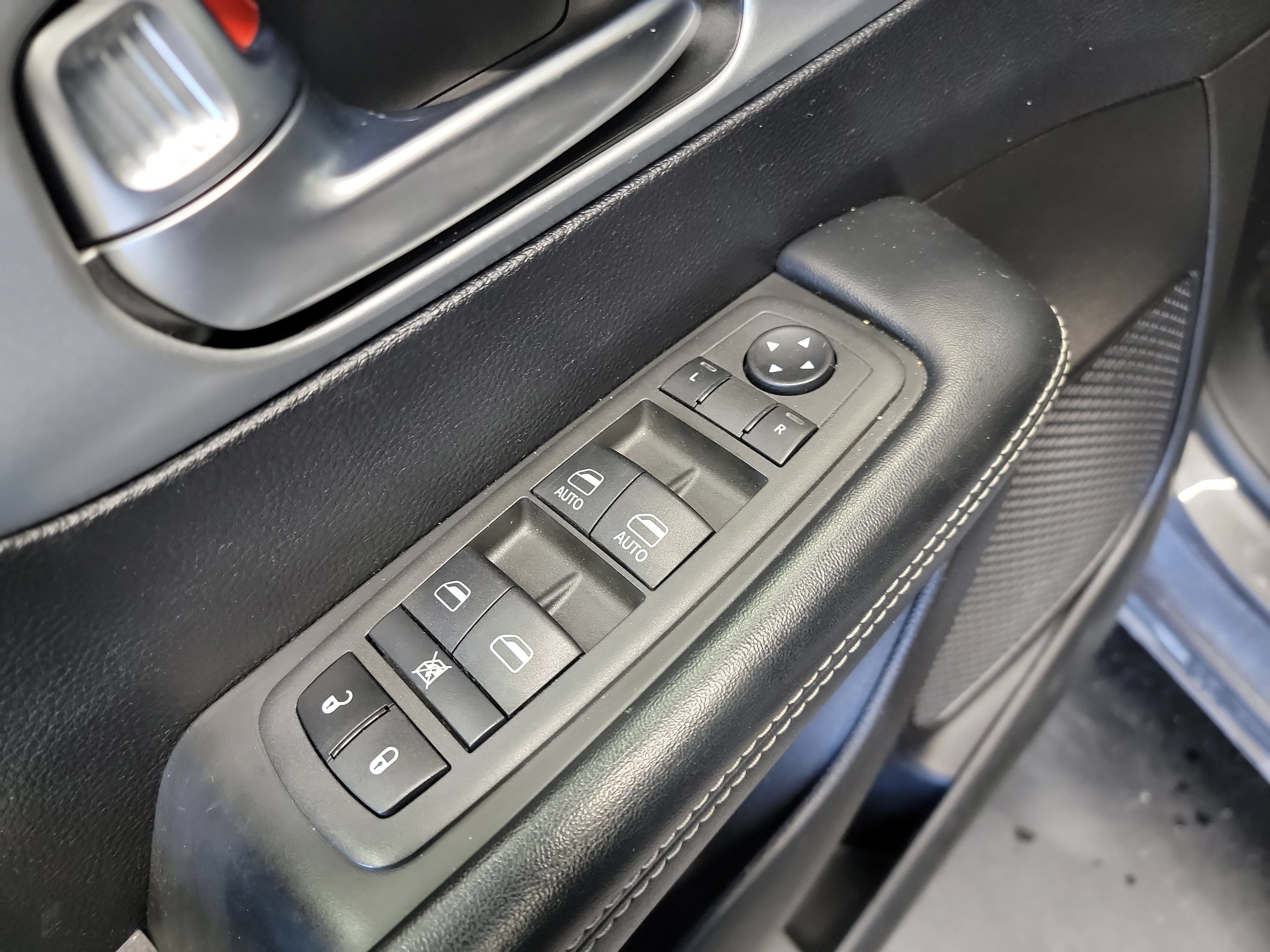Used 2021 Chrysler Pacifica Touring-L w/ S Appearance Package FWD image 14