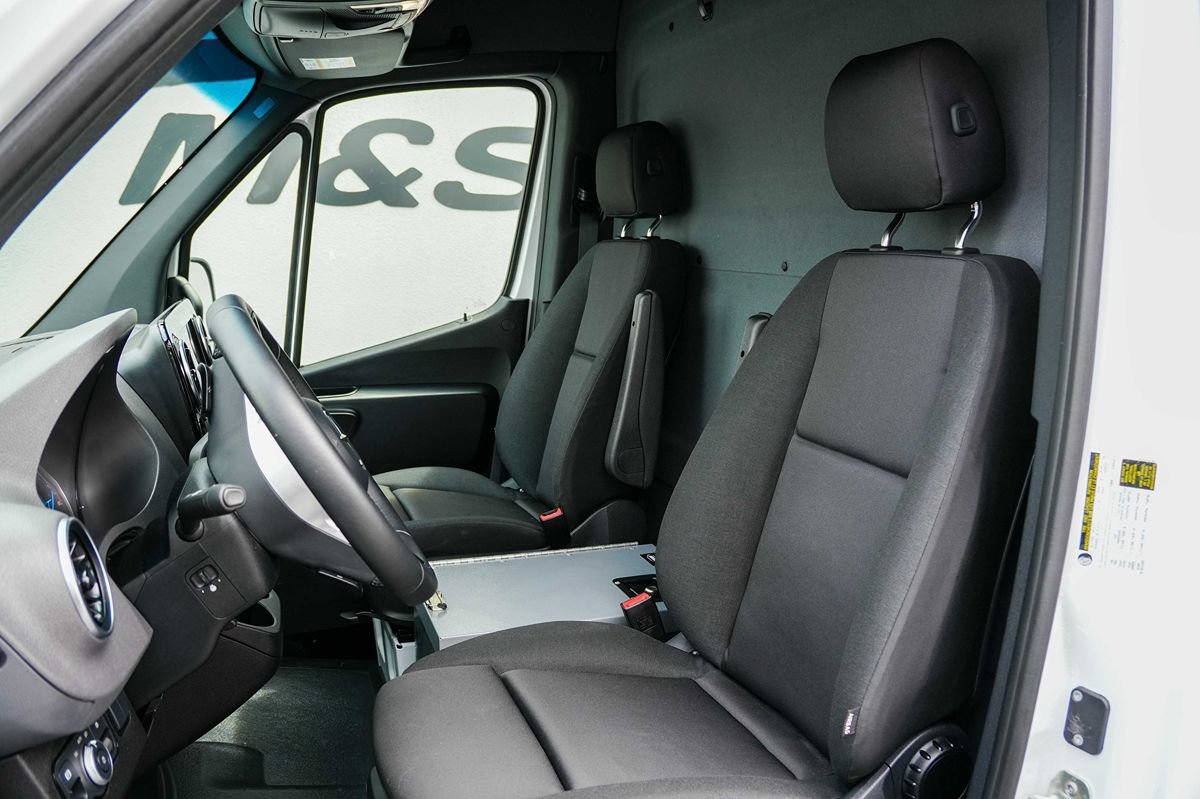 Used 2024 Mercedes-Benz eSprinter 170 Cargo image 15