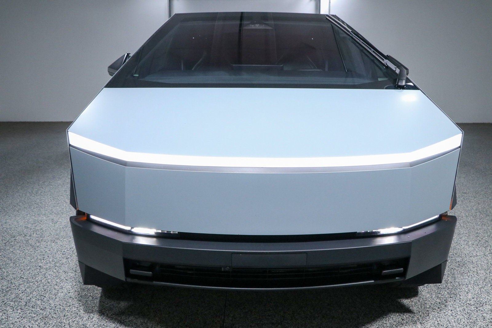 Used 2024 Tesla Cybertruck AWD Crew Cab image 4