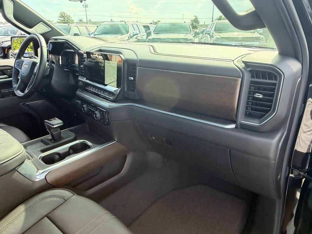 Used 2026 Chevrolet Silverado 1500 High Country w/ High Country Premium Package AWD/4WD image 18
