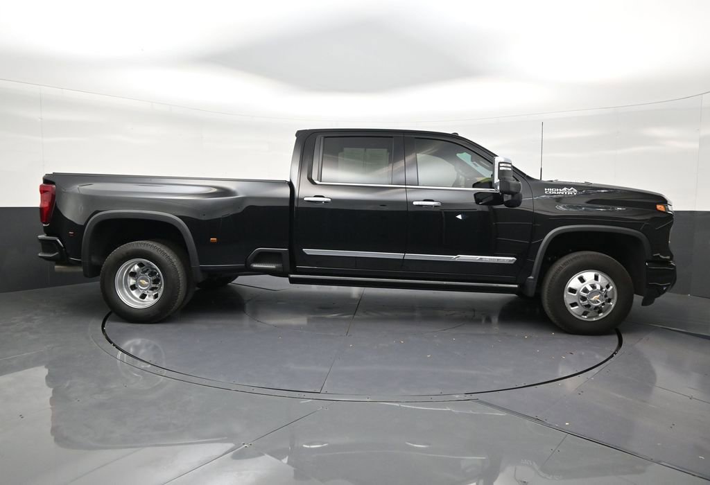 Used 2025 Chevrolet Silverado 3500 High Country w/ High Country Premium Package AWD/4WD image 6