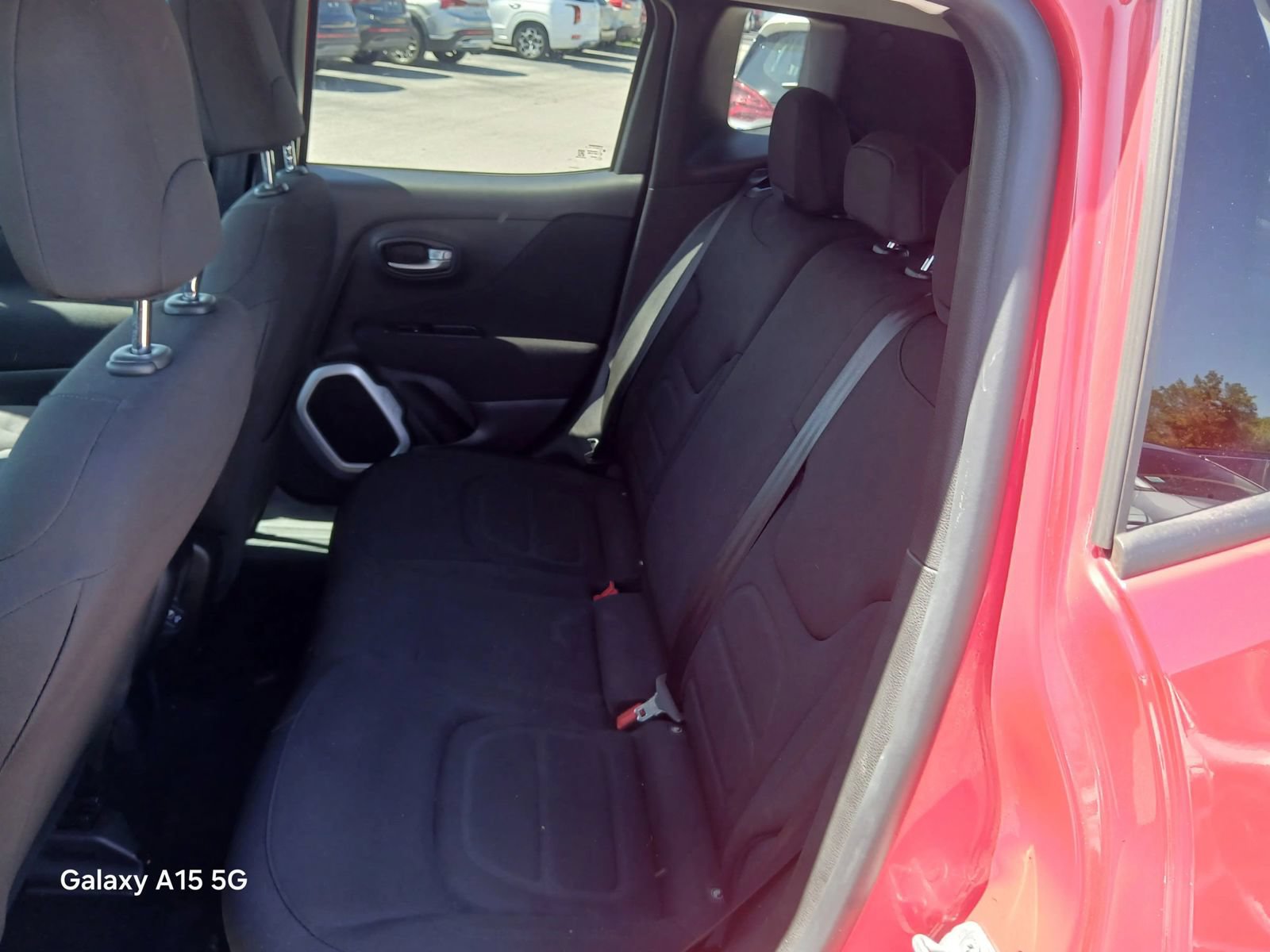Used 2019 Jeep Renegade Latitude FWD image 10