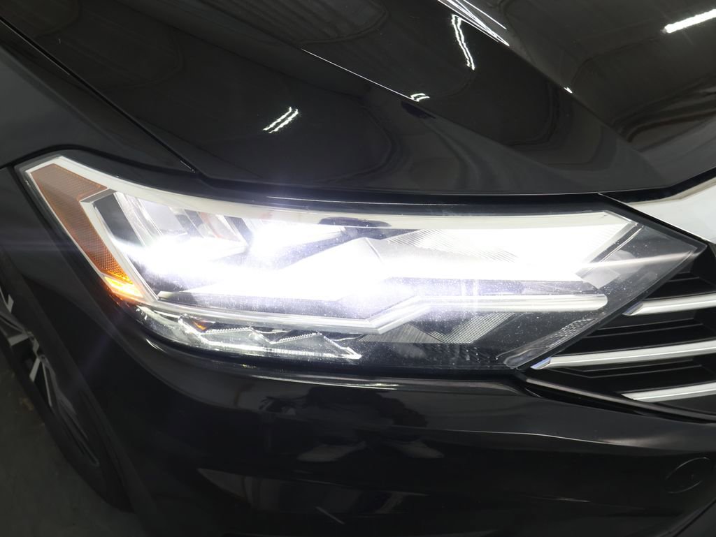 Used 2021 Volkswagen Jetta SE w/ SE Cold Weather Package image 26