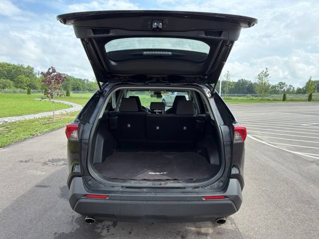 Used 2019 Toyota RAV4 XLE w/ Carpet Mat Package AWD/4WD image 10