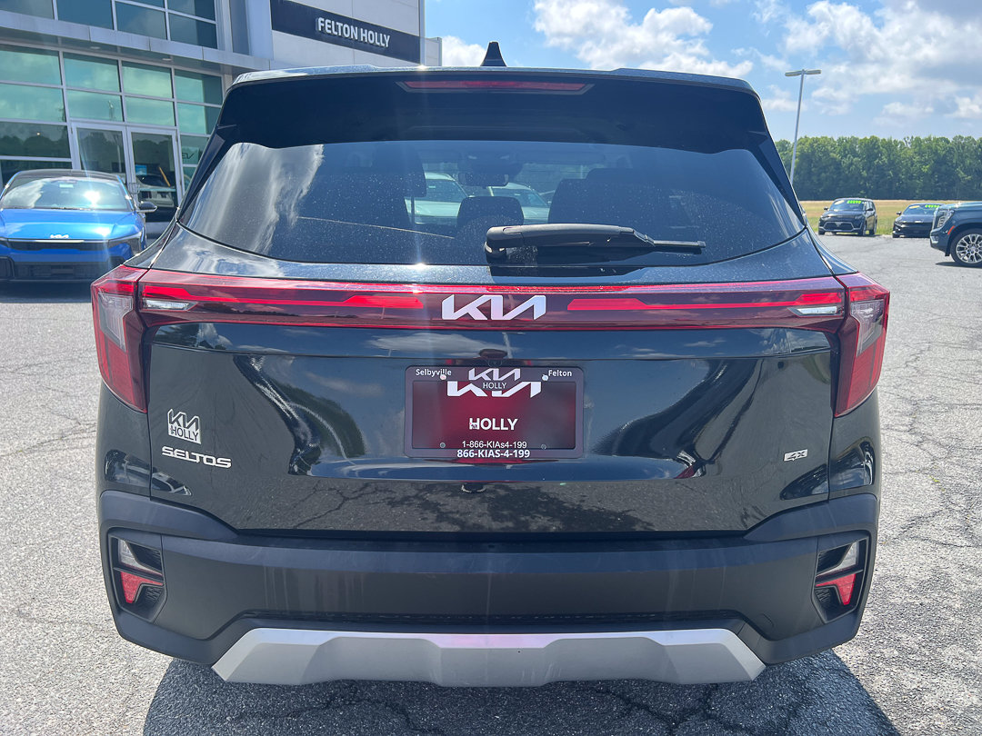 Used 2024 Kia Seltos LX AWD/4WD image 4