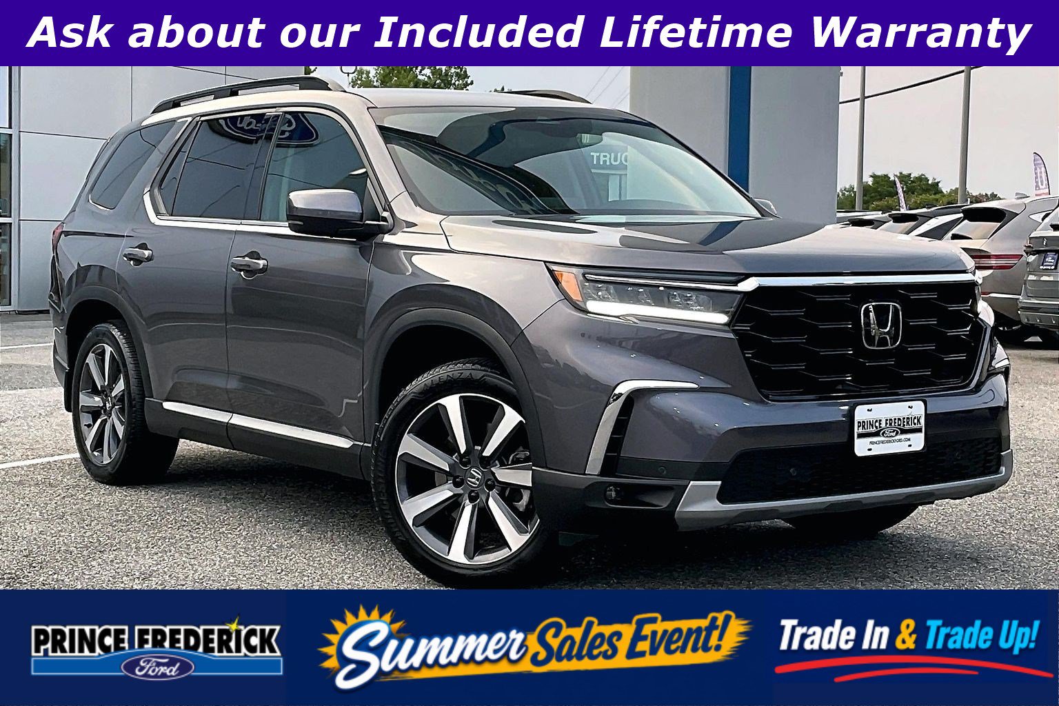 Used 2025 Honda Pilot Touring image 1