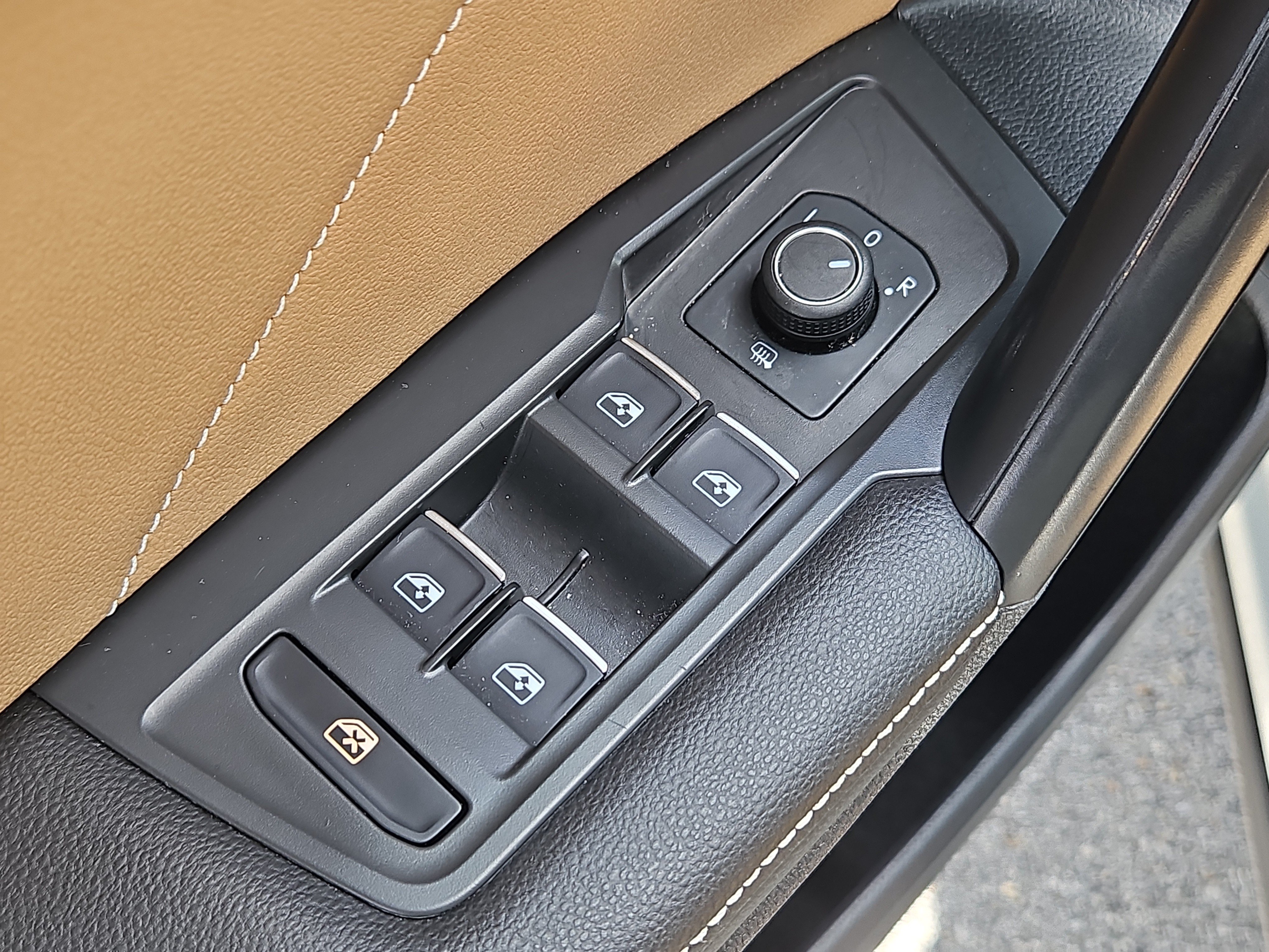 Certified 2024 Volkswagen Tiguan SE R-Line AWD/4WD image 21