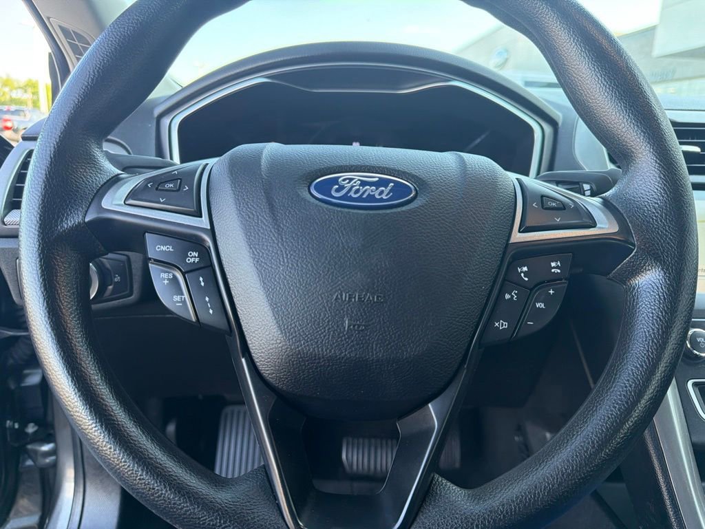 Used 2019 Ford Fusion SE FWD image 18