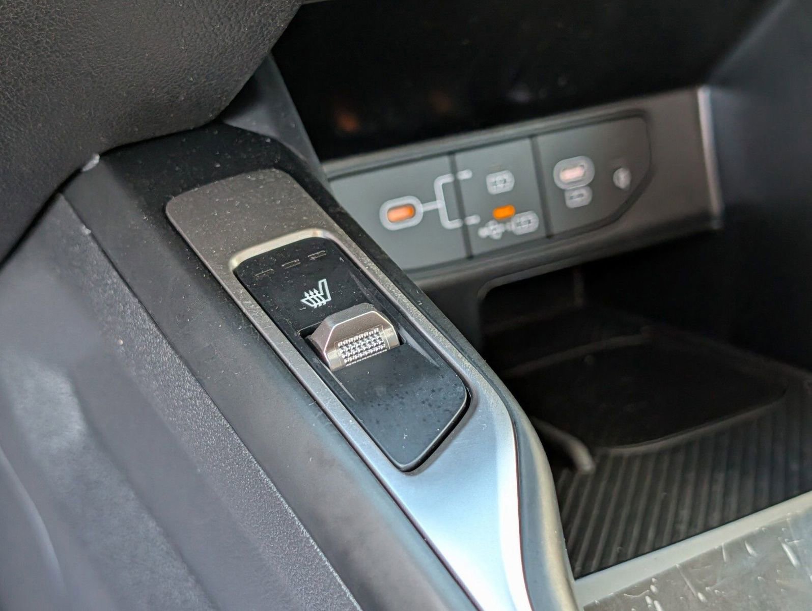 Used 2025 Kia Sorento S w/ Panoramic Sunroof Package image 9