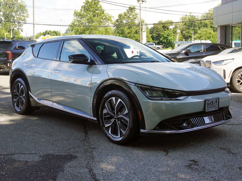 Used 2022 Kia EV6 Wind RWD image 2