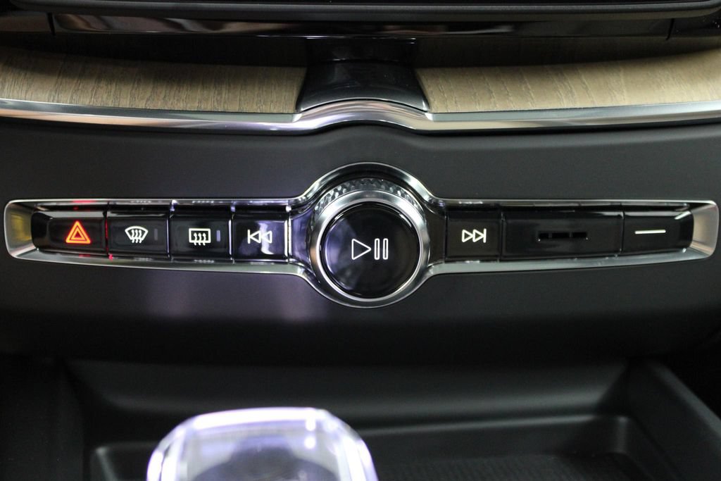 New 2026 Volvo XC60 B5 Core AWD/4WD image 37