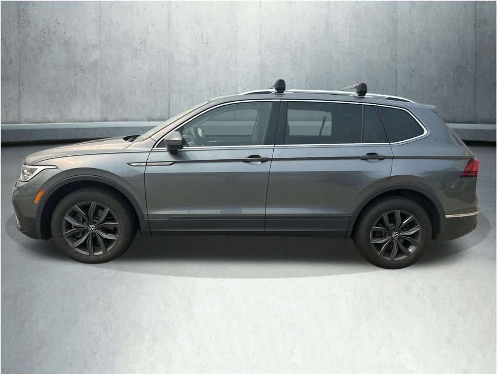 Used 2023 Volkswagen Tiguan SE w/ Panoramic Sunroof Package AWD/4WD image 2