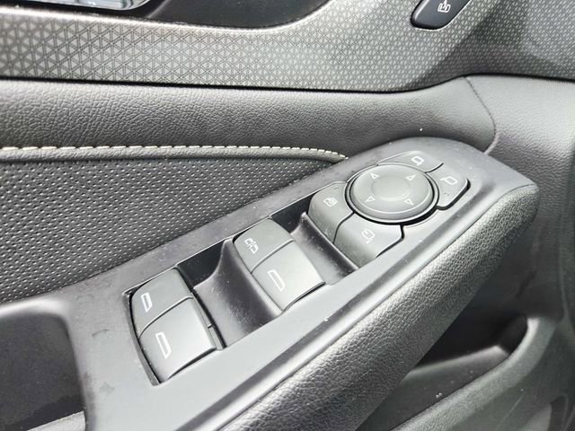 Used 2023 Chevrolet Traverse Premier image 36