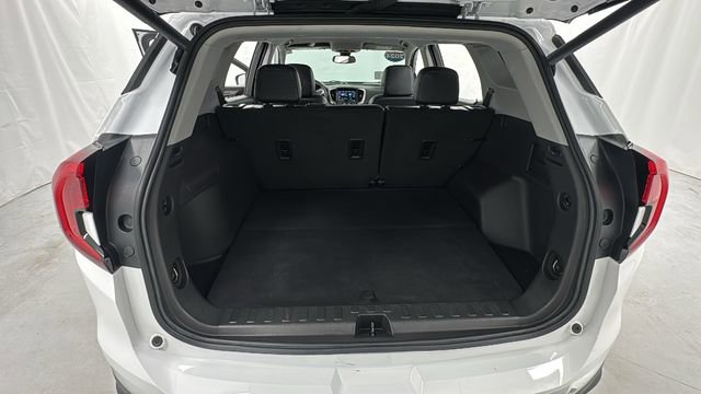 Used 2024 GMC Terrain SLT image 15