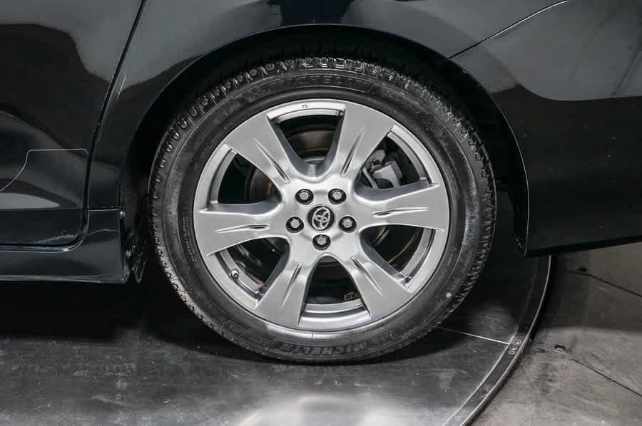 Used 2018 Toyota Sienna SE w/ Carpet Mat Package FWD image 10