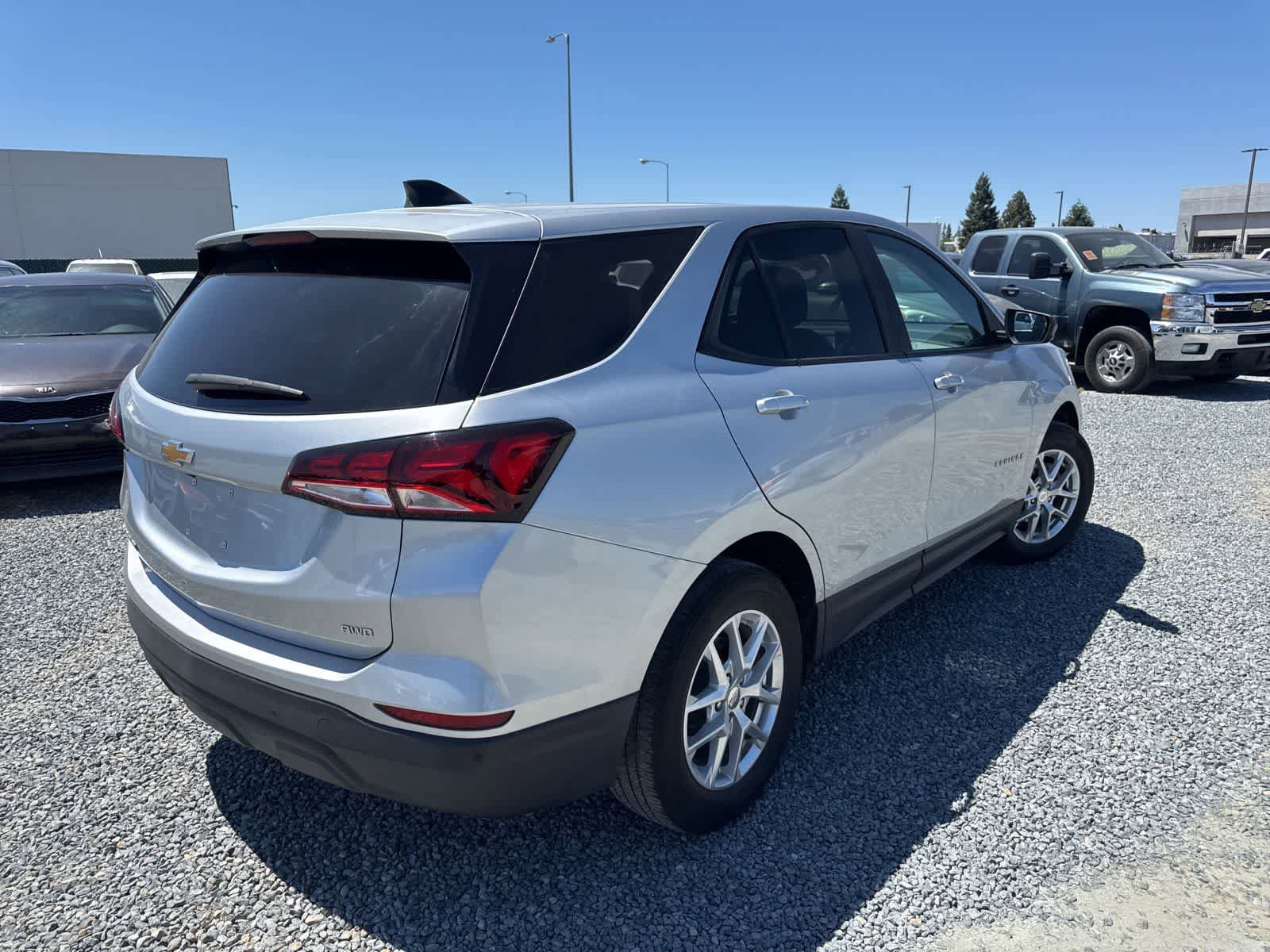 Used 2022 Chevrolet Equinox LS w/ LPO, Floor Liner Package AWD/4WD image 5