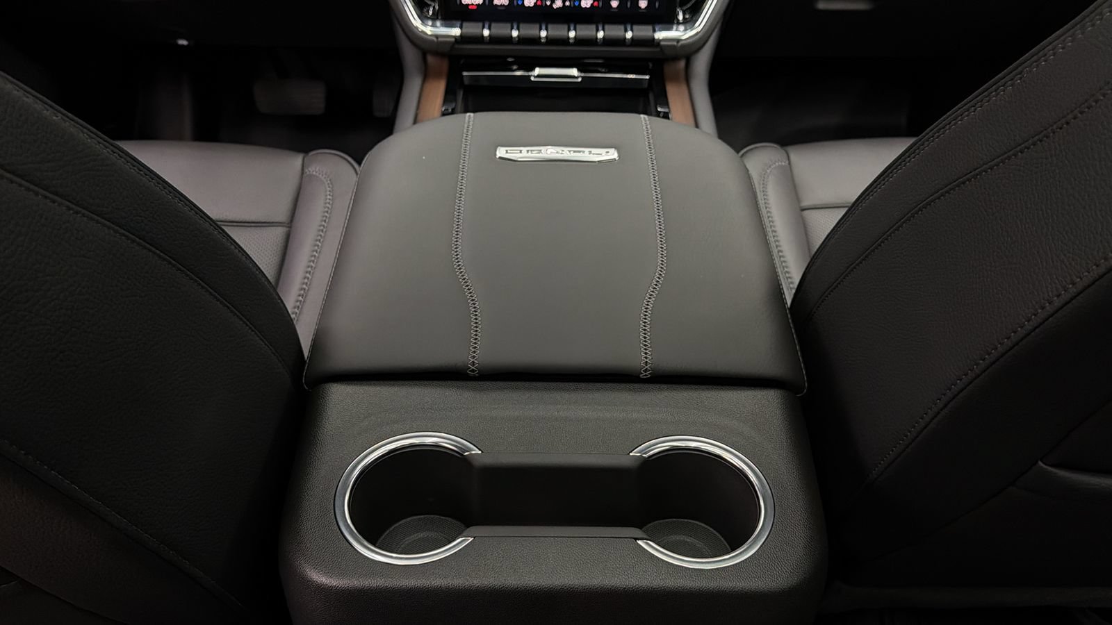 Used 2026 GMC Yukon Denali w/ Sun & Power Step Package AWD/4WD image 35