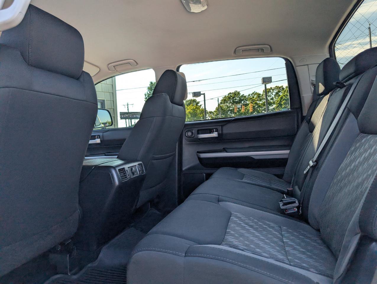 Used 2018 Toyota Tundra SR5 w/ SR5 Upgrade Package AWD/4WD image 21