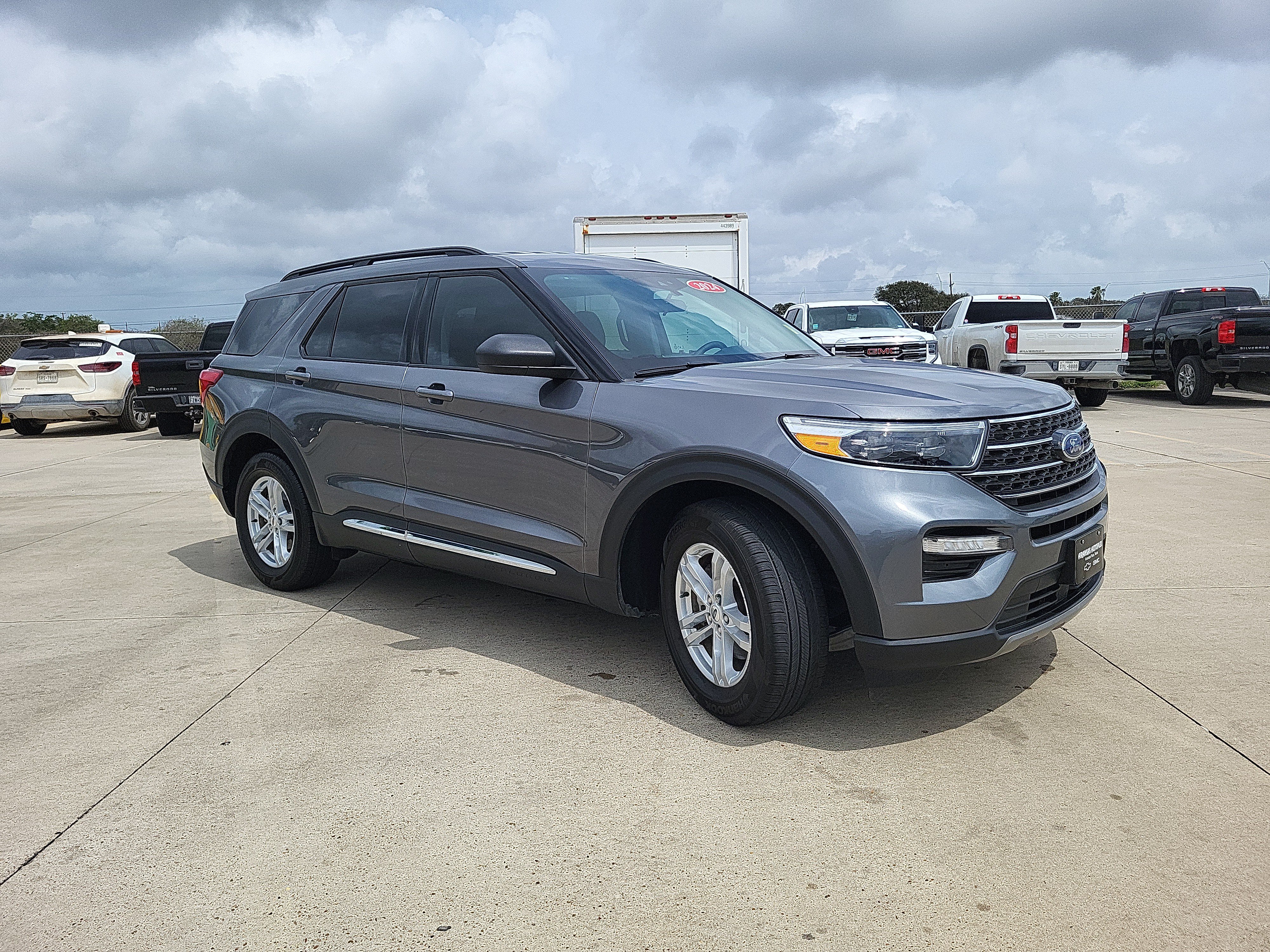 Used 2024 Ford Explorer XLT w/ Equipment Group 202A RWD image 3