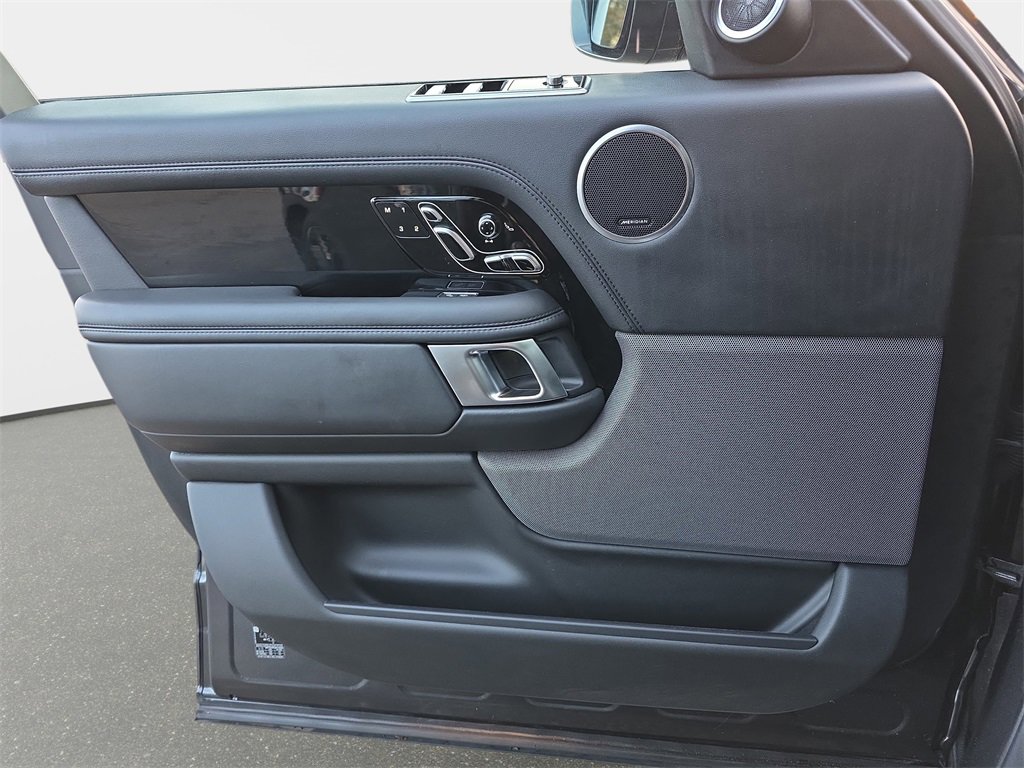 Used 2020 Land Rover Range Rover Long Wheelbase HSE image 32