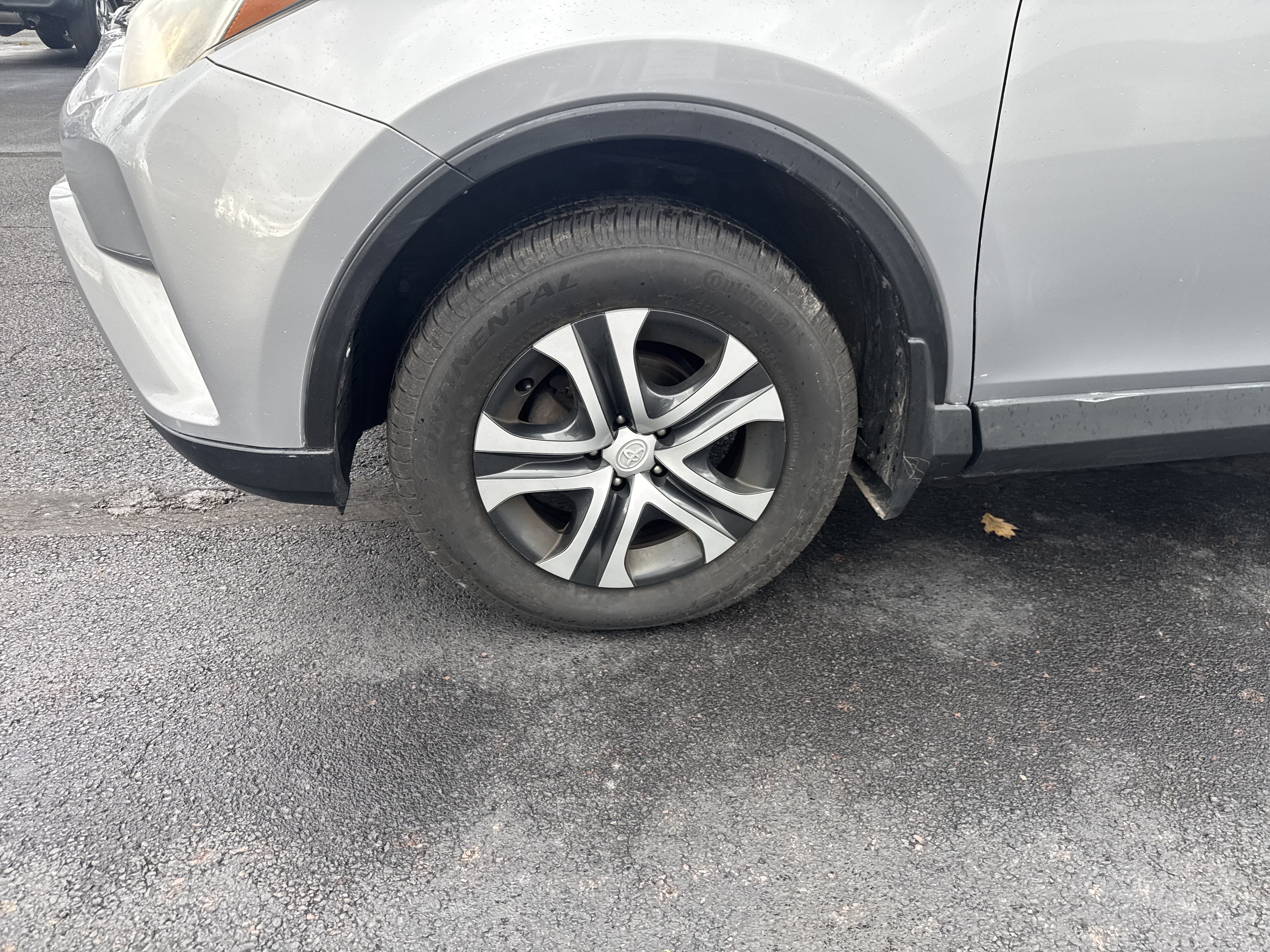 Used 2017 Toyota RAV4 LE image 11