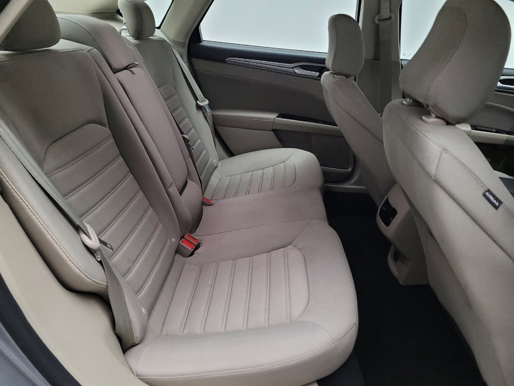 Used 2020 Ford Fusion SE image 19