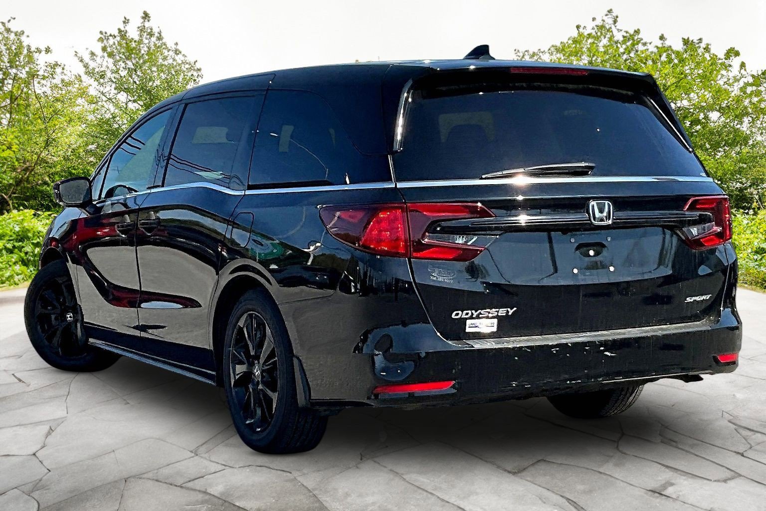 Used 2023 Honda Odyssey Sport image 2