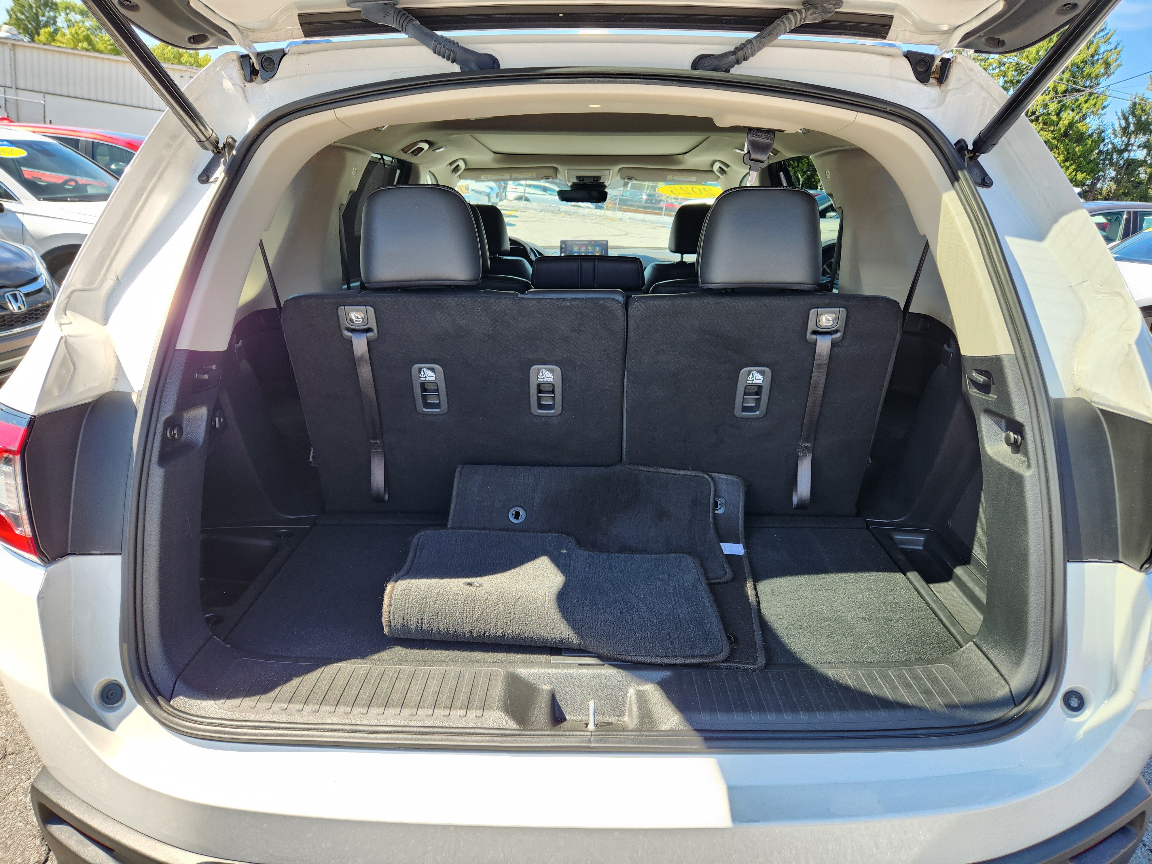 Used 2025 Honda Pilot Touring image 8