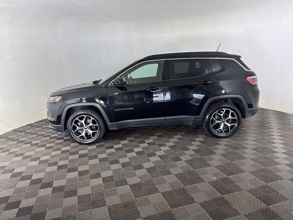 Used 2025 Jeep Compass Limited AWD/4WD image 9