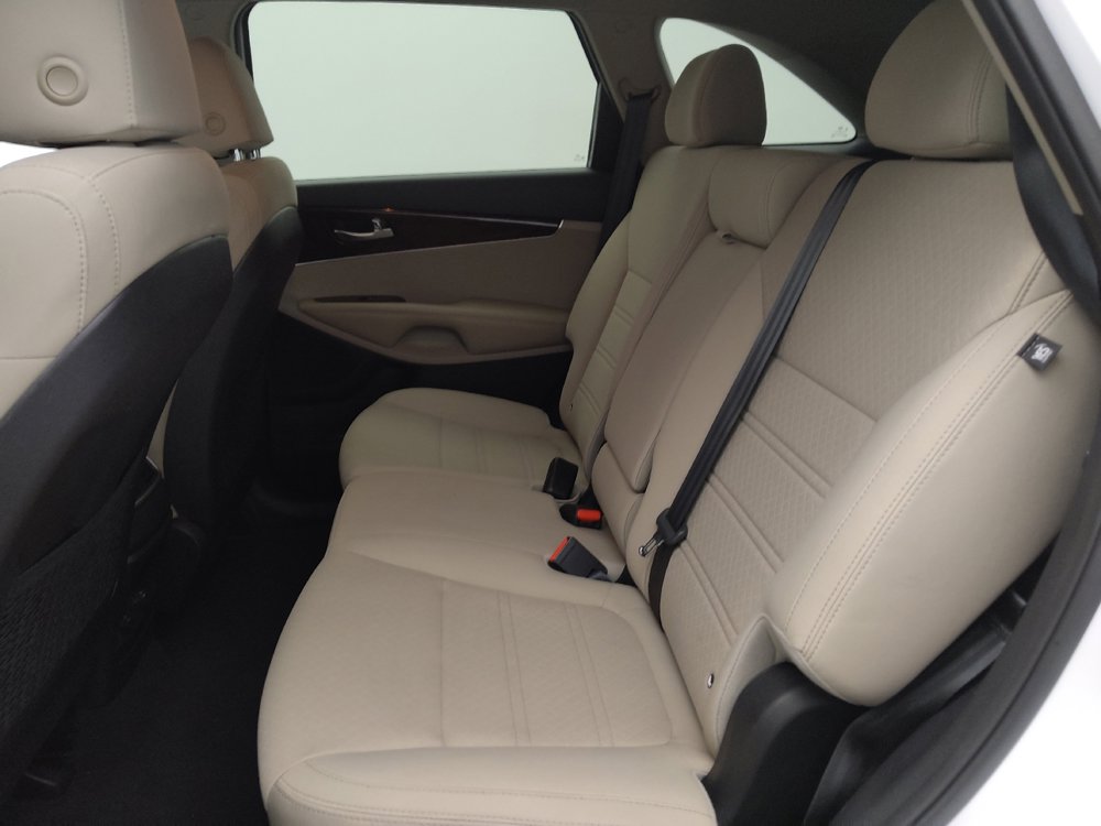 Used 2018 Kia Sorento FWD image 18