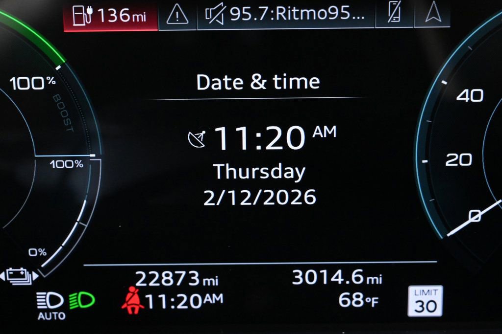 Used 2023 Audi e-tron Premium Plus w/ Premium Plus Package image 12