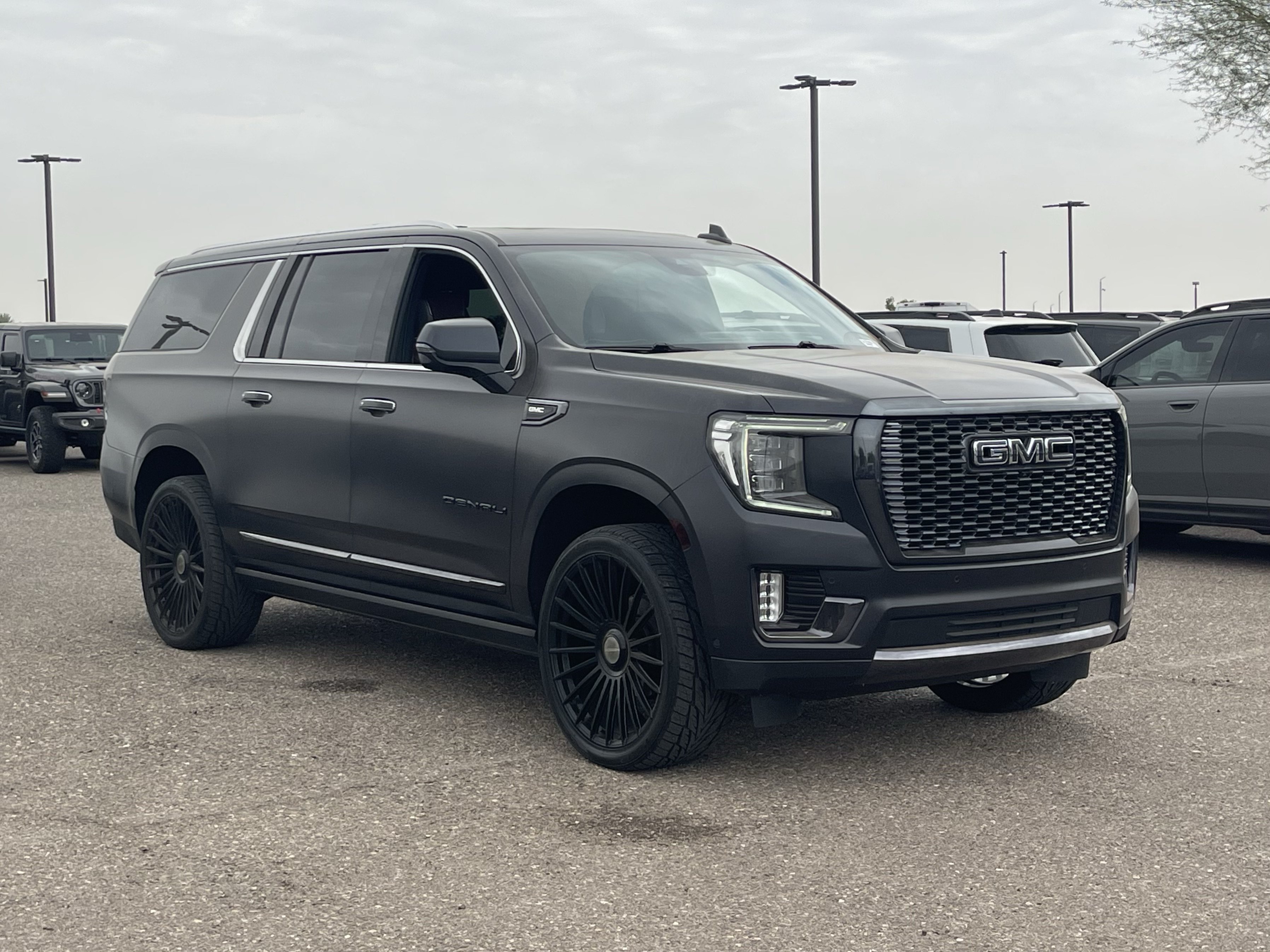 Used 2023 GMC Yukon XL Denali Ultimate AWD/4WD image 7