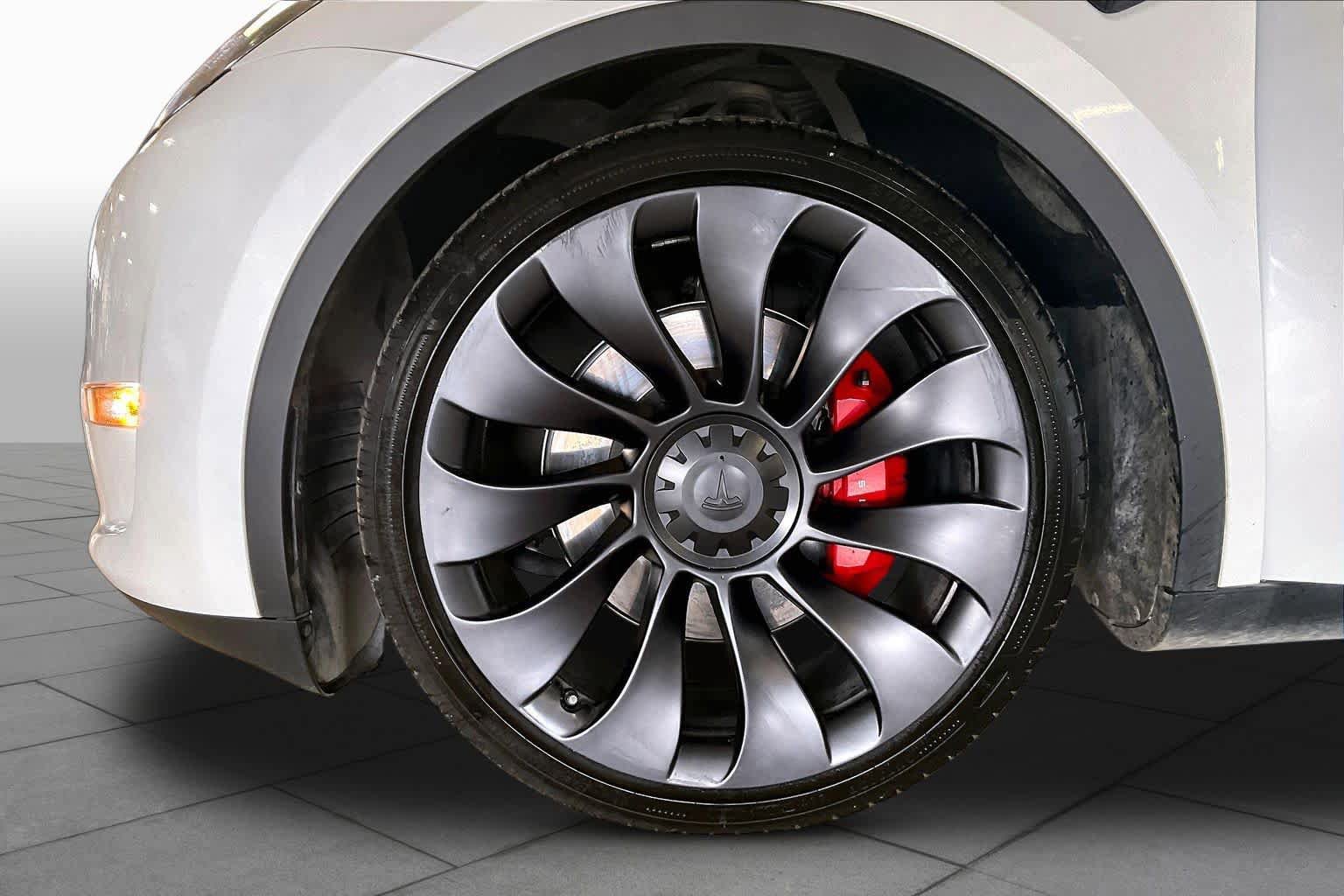 Used 2024 Tesla Model Y Performance image 9