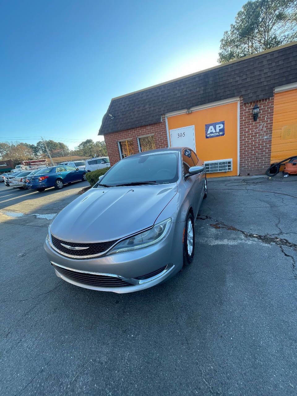 Used 2015 Chrysler 200 Limited image 1
