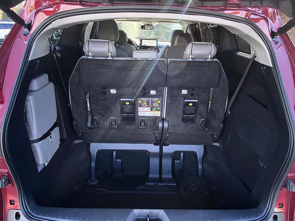 Certified 2025 Toyota Sienna XLE image 25