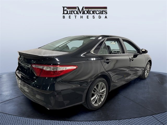 Used 2017 Toyota Camry SE image 5