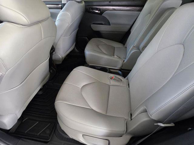 Certified 2024 Toyota Highlander Limited FWD image 10
