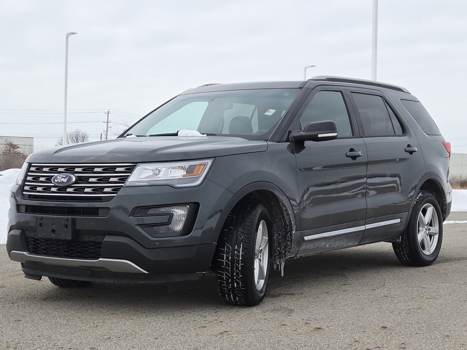 Used 2016 Ford Explorer XLT w/ Equipment Group 202A image 12