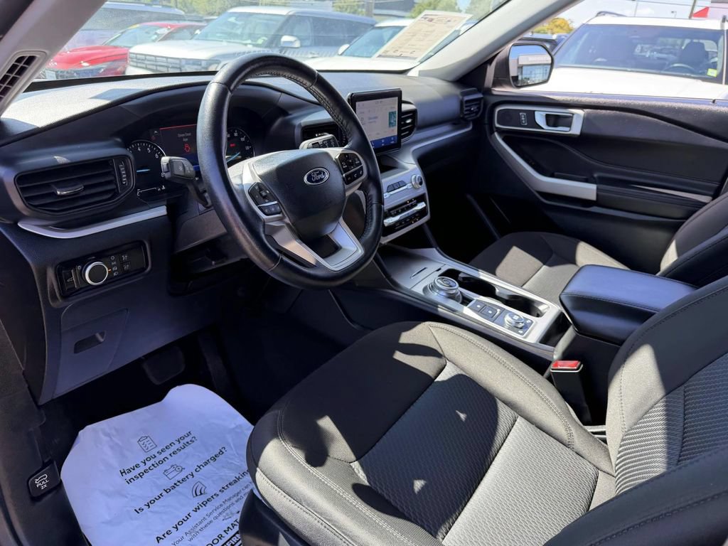 Used 2023 Ford Explorer XLT AWD/4WD image 13